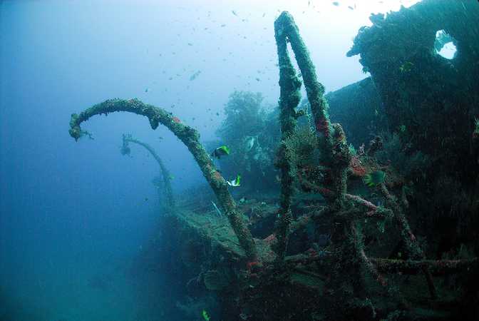 picture-of-molas-shipwreck mapping the wreck diving DM