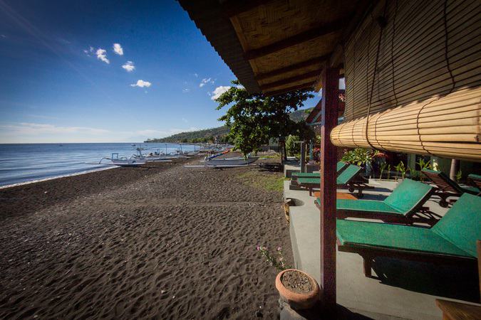 diving in Amed lively Mount Agung