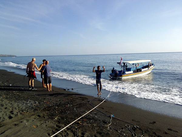 Exif_JPEG_420 house reef is on fire