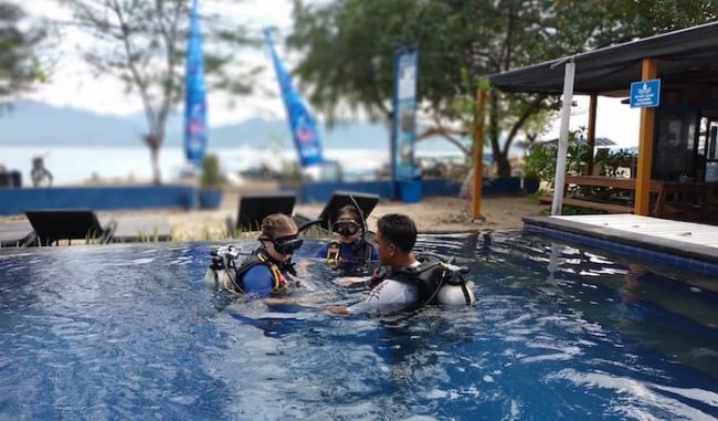 Pool Training 3 copy PADI Open Water Gili AIr